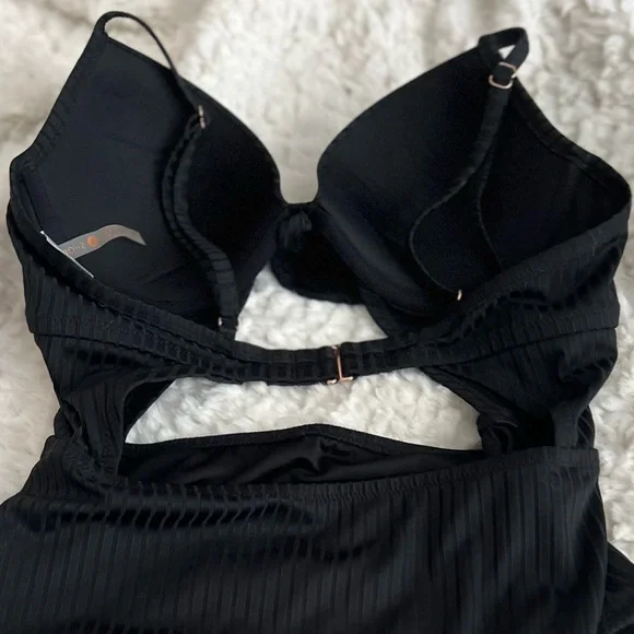 Shade & Shore Black One Peice Swimsuit - Picture 5 of 5